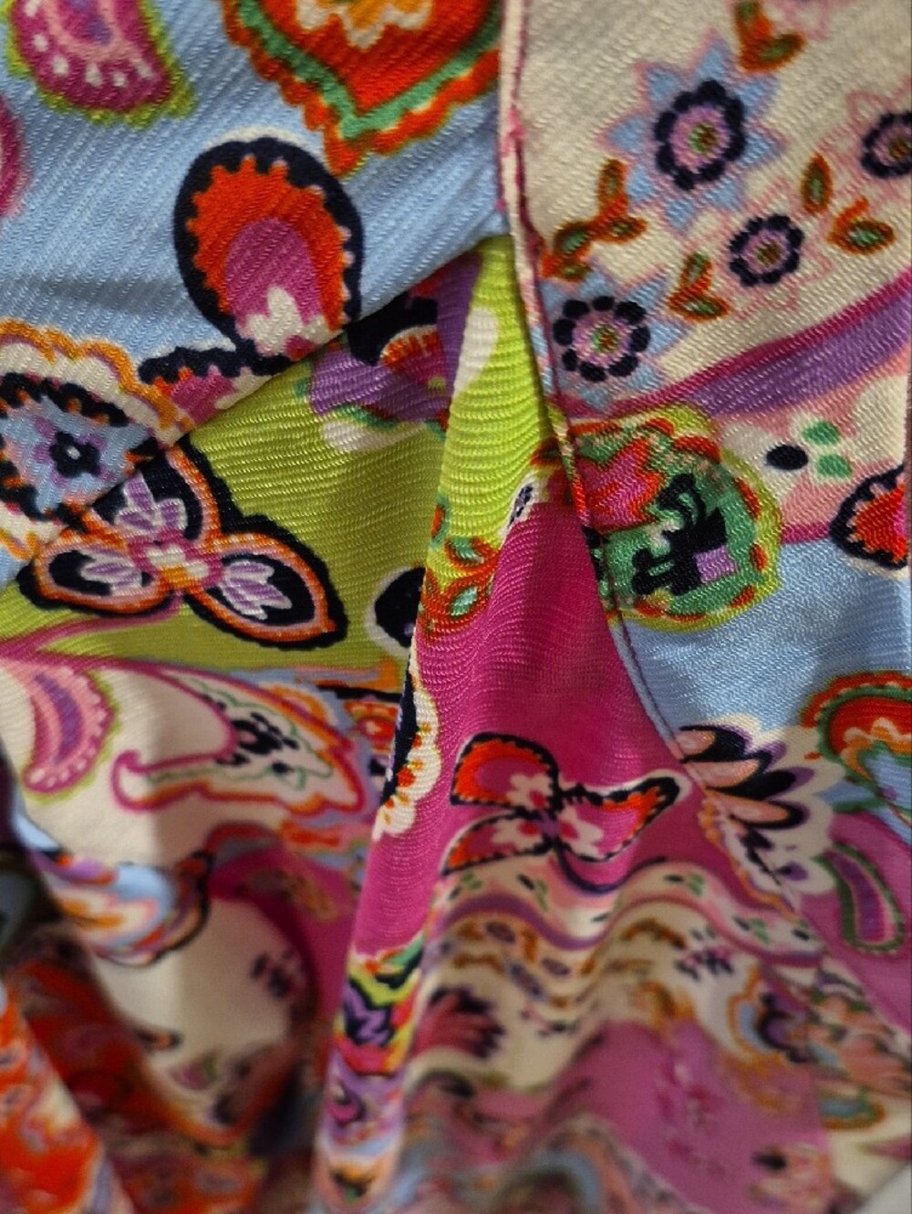 Wrinkle Free Dear Scarlett Multicolor Paisley V-Neck Tunic Top - Picture 3 of 4